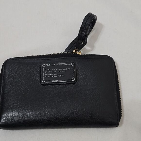 Marc Jacobs Black Leather Classic Q Wingman Wristlet Wallet - Picture 1 of 6